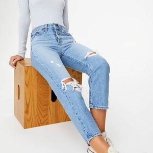Levi's Wedgie Straight Jeans in Light Wash